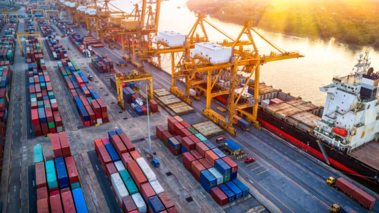 Mundi se especializa en el comercio internacional, las empresas pueden pagar y cobrar globalmente.