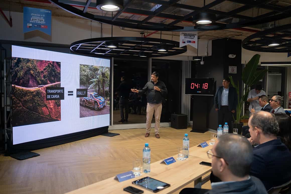 El Asistente Virtual en Ruta (AVIRU) fue ganador de los eAwards Perú 2023, organizados por NTT DATA en colaboración con NTT DATA FOUNDATION. 