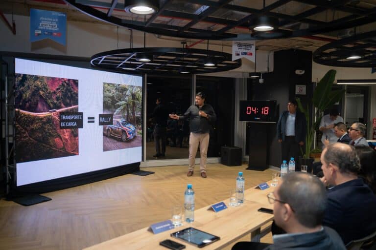 El Asistente Virtual en Ruta (AVIRU) fue ganador de los eAwards Perú 2023, organizados por NTT DATA en colaboración con NTT DATA FOUNDATION. 