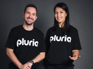 Pluria es una solución de trabajo remoto e híbrido que ayuda a las empresas a mantener a sus equipos conectados y comprometidos.