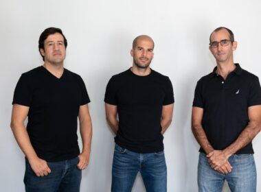 Finkargo, a fintech founded by Tomás Shuk, Santiago Molina and Andrés Ferrer, completed a Series A investment round for USD$20 million.