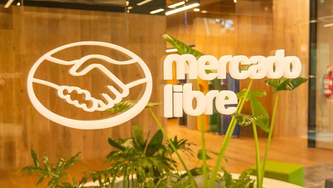 Mercado Libre employs technologies such as artificial intelligence (AI) and machine learning (ML) to combat irregularities on its platform.